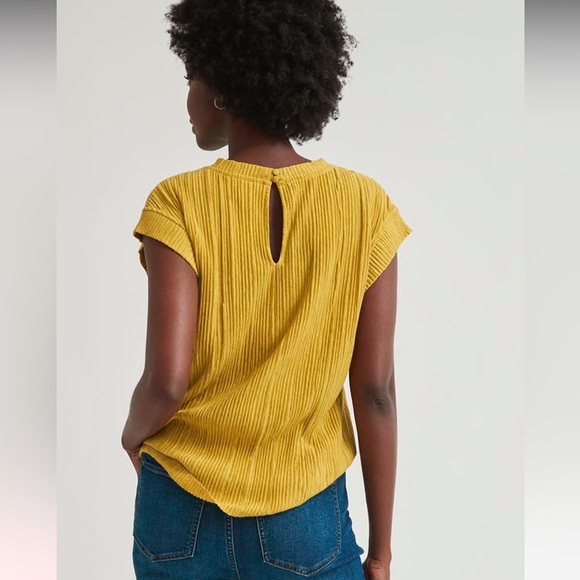 NWT-RW&CO Crinkle Crew-Neck Cap Sleeve T-Shirt, yellow, size M perfect condition - Picture 5 of 11